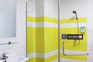 Bathroom - 7Days Inn Hotel (Zhengzhou Erqi Square Renmin Road Subway Station) (Zhengzhou)
