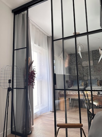 1 habitación, tabla de planchar con plancha, wifi gratis y ropa de cama