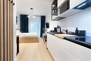 Dụng cụ pha cà phê/trà, ấm điện, khăn giấy 