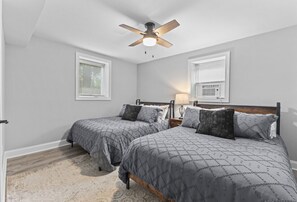 3 bedrooms, iron/ironing board, WiFi, bed sheets