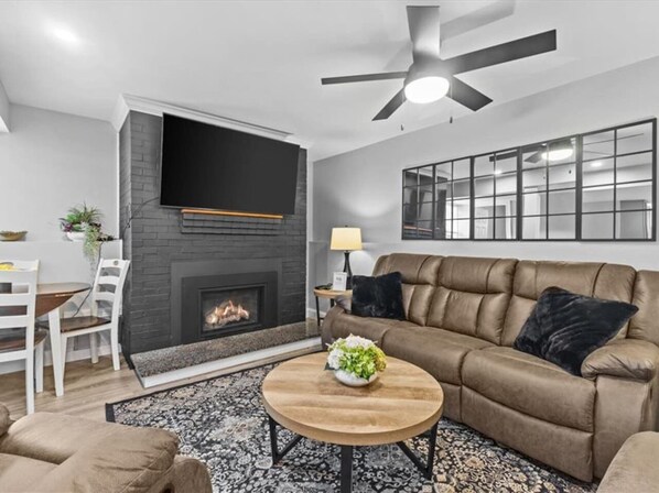 TV, fireplace