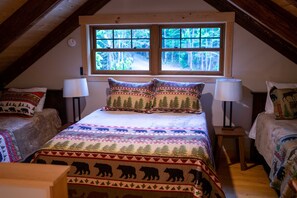 2 makuuhuonetta, tallelokero huoneessa, silitysrauta/-lauta