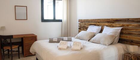 3 chambres, fer et planche à repasser, Wi-Fi, draps fournis