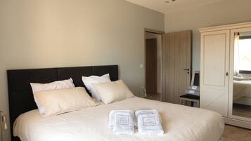 3 chambres, fer et planche Ă repasser, Wi-Fi, draps fournis