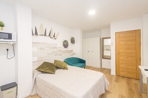 Iron/ironing board, free WiFi, bed sheets