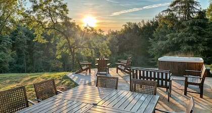 Private 2 Bedroom Suite at Boutique Inn with Hot Tub