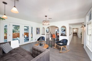 Interior - Casa Blanca Estate: Lux 5BR/4BA (San Antonio)