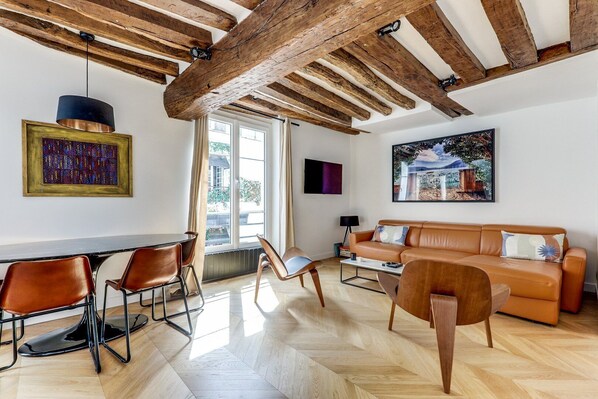 Télévision, chaîne hi-fi