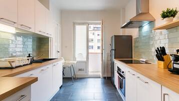 Fridge, microwave, oven, dishwasher