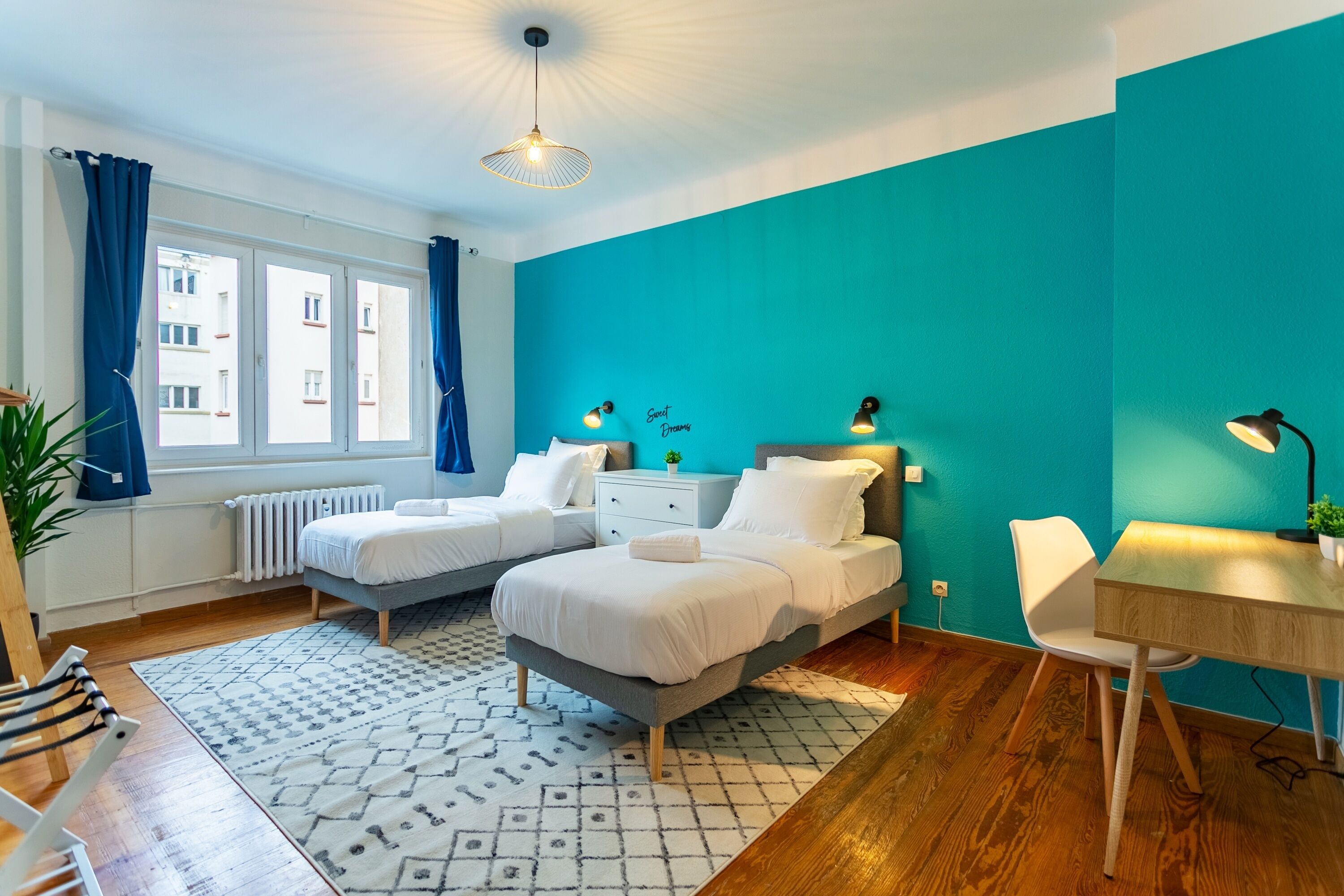 2 habitaciones, escritorio, tabla de planchar con plancha y wifi gratis 