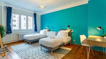 2 habitaciones, escritorio, tabla de planchar con plancha y wifi gratis