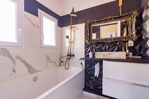 Articles de toilette gratuits, serviettes fournies