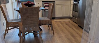 Charming 2-bedroom condo in enchanting Healdsburg with WiFi, AC