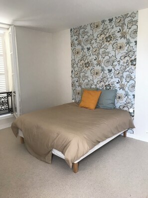 6 soverom, skrivebord, strykejern/-brett og wi-fi (inkludert)