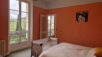 6 habitaciones, escritorio, tabla de planchar con plancha y wifi gratis