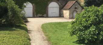 Family estate with large swimming pool, 1.5 hours from Paris