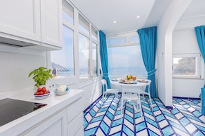 Microondas, placa de cocina