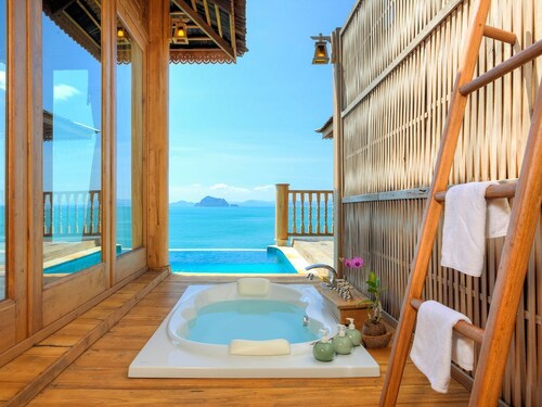 Villa Totsaken - Two Bedroom Resort, Sleeps 5