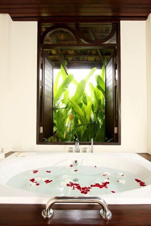 Hair dryer, towels - The Vijitt Resort - Deluxe Villa (Rawai)