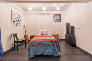 6 bedrooms, WiFi, bed sheets