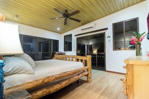 6 bedrooms, WiFi, bed sheets - Beautiful Villa with Ocean and Jungle Views. Ideal for Families (Manzanillo)