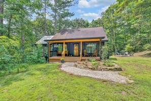 Exterior - Secluded 4 bedroom cabin surrounded by a nature preserve, lakes, and trails!! (Cleveland)