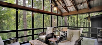 Secluded 3 bedroom cabin surrounded by a nature preserve, lakes, and trails!!