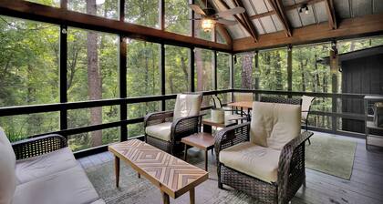 Secluded 3 bedroom cabin surrounded by a nature preserve, lakes, and trails!!