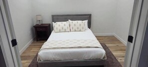 3 habitaciones, tabla de planchar con plancha, wifi y ropa de cama