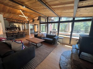 Living area - Olympic Valley House with Palisades Tahoe Views (Olympic Valley)