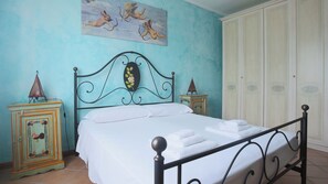 1 slaapkamer, een strijkplank/strijkijzer, gratis wifi, beddengoed