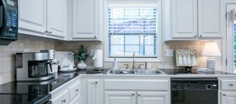 The Lorraine, 3BR Stylish Townhome by VelvetDitchVillas