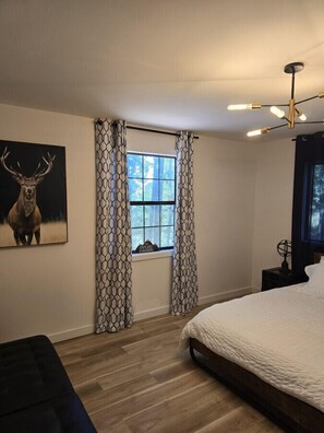 2 bedrooms, iron/ironing board, free WiFi, bed sheets - Lula Lake Cabin Getaway (Rising Fawn)