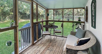 Charming family-friendly casita 5 min to downtown, 15 min to beach