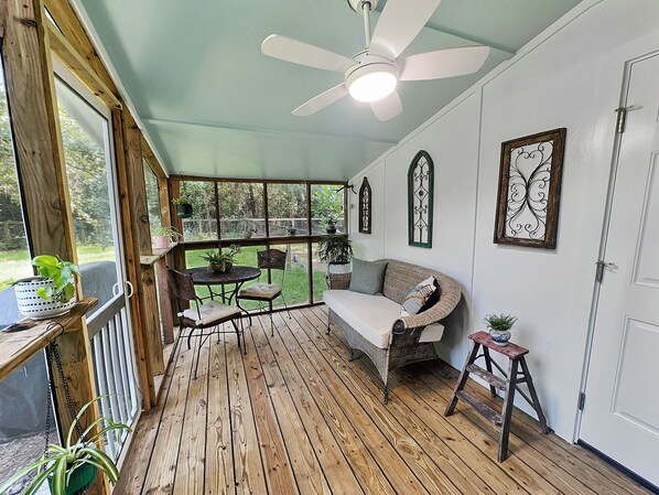 Smart TV, books - Charming family-friendly casita 5 min to downtown, 15 min to beach (Charleston)
