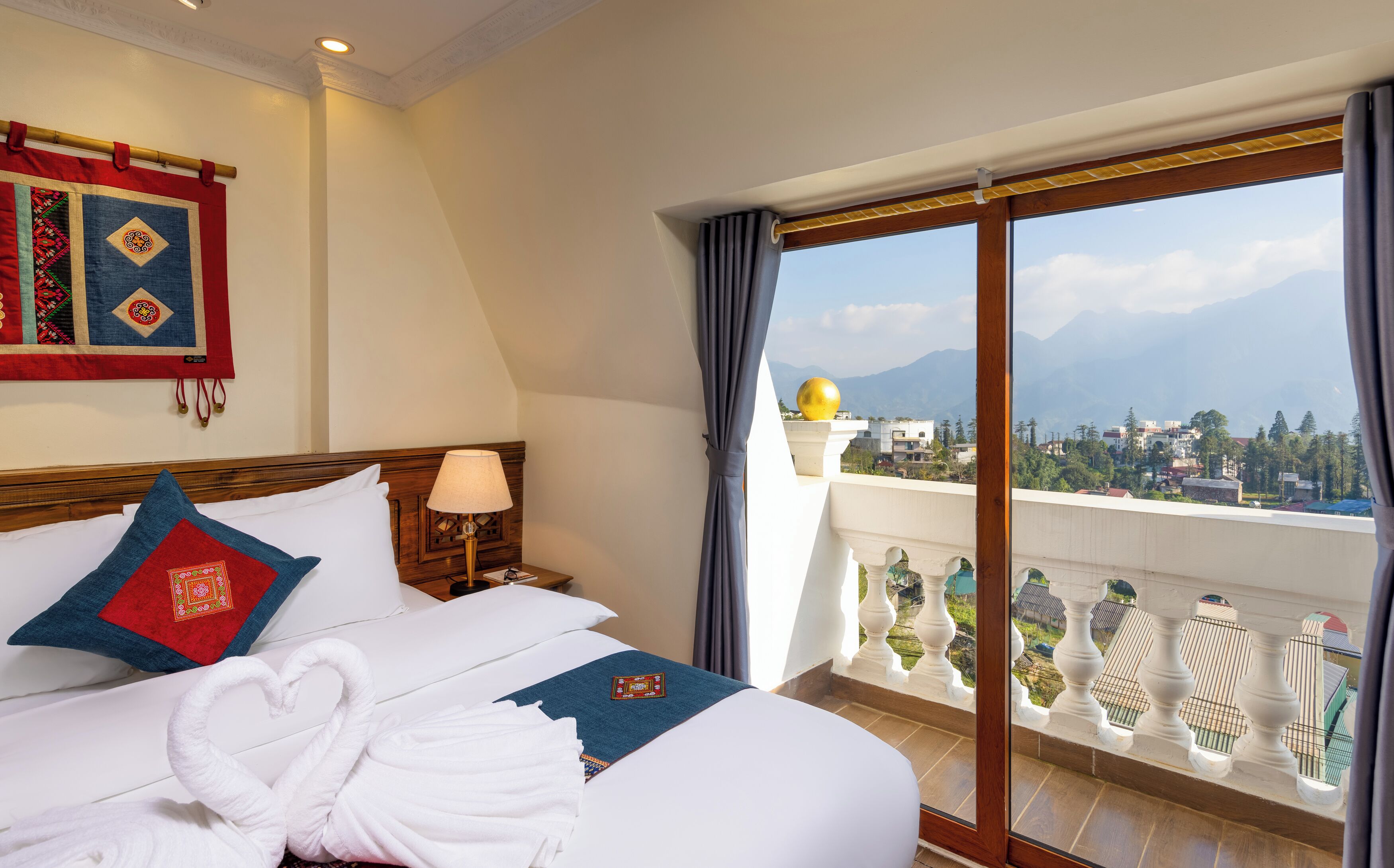 Phòng đôi Deluxe, 1 giường cỡ queen, không hút thuốc, quang cảnh núi | Bộ đồ giường cao cấp, chăn bông, nệm cao su hoạt tính (memory foam) 