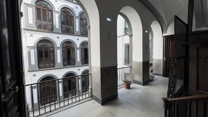 Interior - Pessina 90 Rooms - Three Bedroom Apartment, Sleeps 6 (Naples)