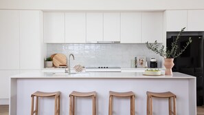 電子レンジ、オーブン、コンロ、食器洗い機