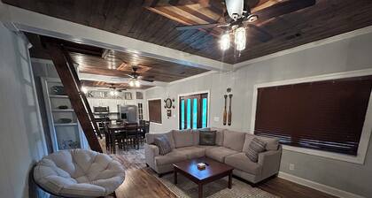 Charming 2-bedroom chalet with AC and WiFi in Caledonia