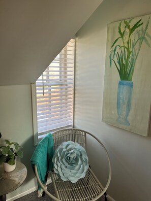 Interior - Beautifully furnished 3-bedroom home located half a mile from Hillsdale College (Hillsdale)