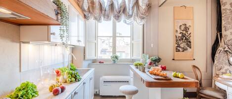 Køleskab, mikrobølgeovn, ovn, opvaskemaskine