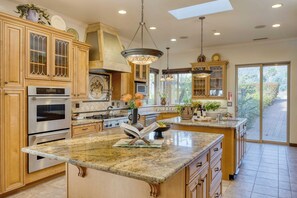Fridge, microwave, oven, stovetop - Keys Creek Main House by Avantstay Luxury 9bdr Estate (Valley Center)