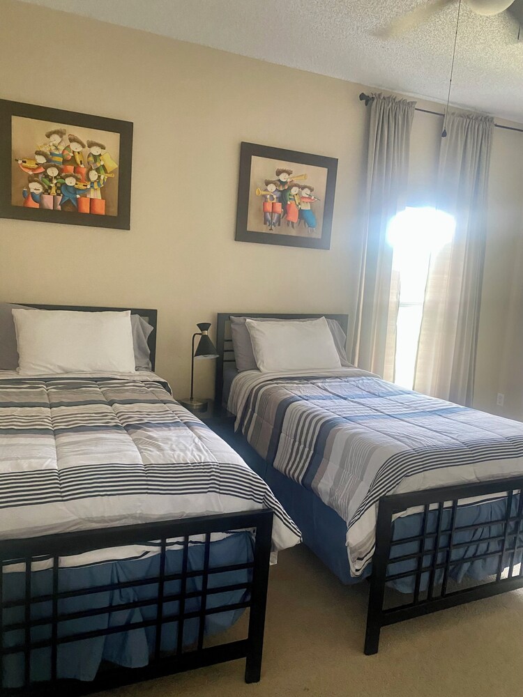 Charming 3bedroom house with AC, fitness room, WiFi in Kissimmee