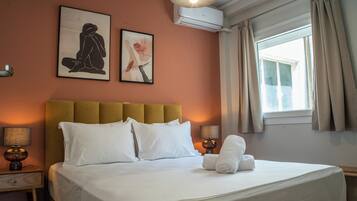 2 bedrooms, desk, iron/ironing board, travel crib