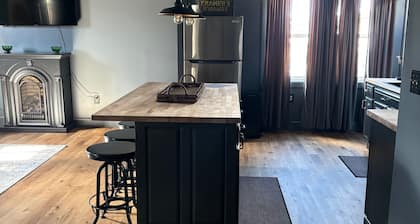 2 Bedroom Restored Historic Landmark-Old Industrial Soda Factory in Mount Carmel
