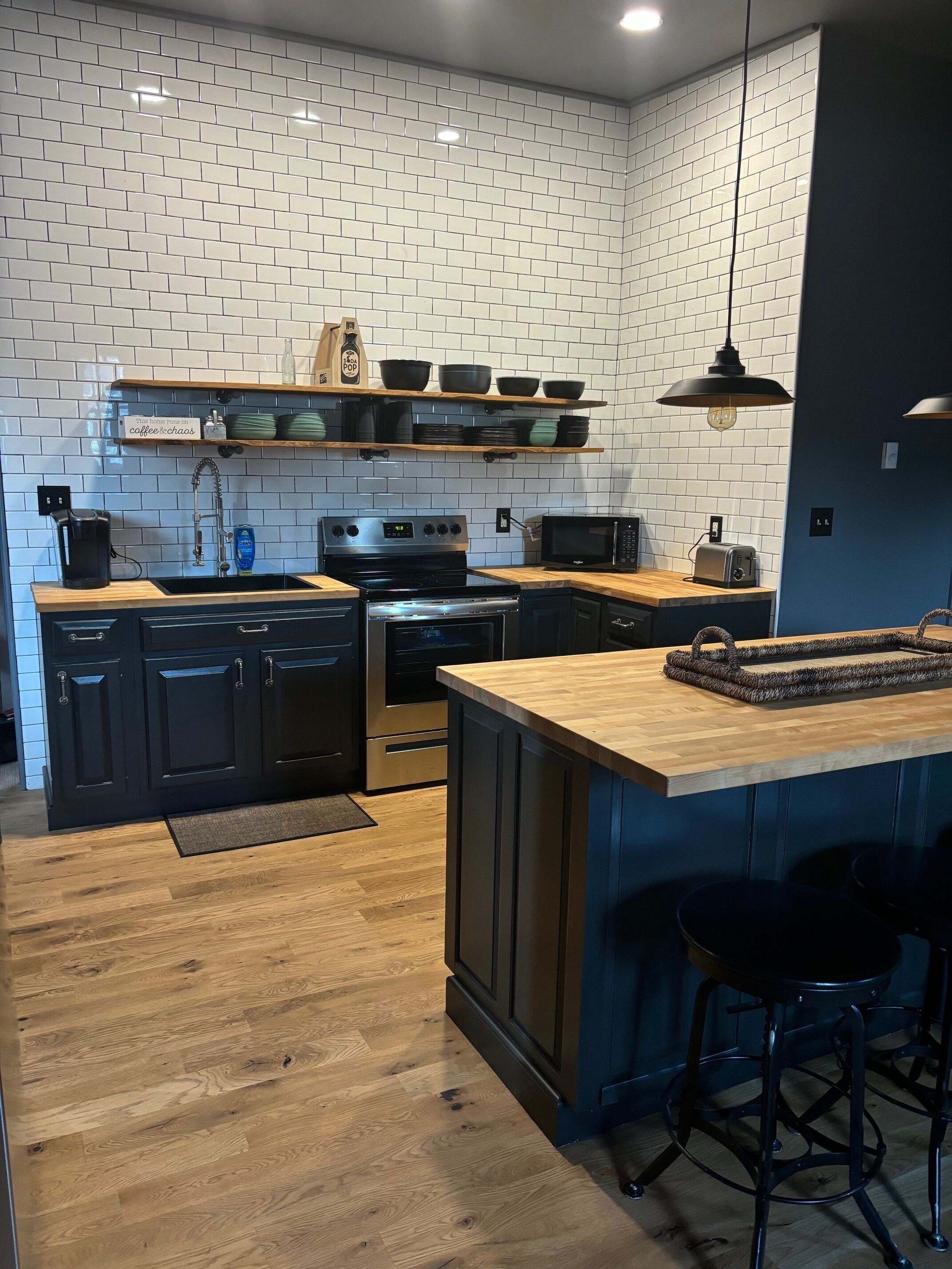 2 Bedroom Restored Historic Landmark-Old Industrial Soda Factory in Mount Carmel