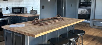 2 Bedroom Restored Historic Landmark-Old Industrial Soda Factory in Mount Carmel