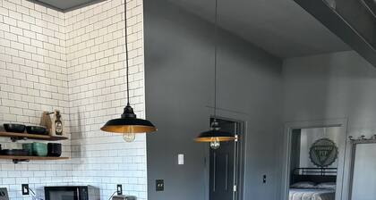 2 Bedroom Restored Historic Landmark-Old Industrial Soda Factory in Mount Carmel