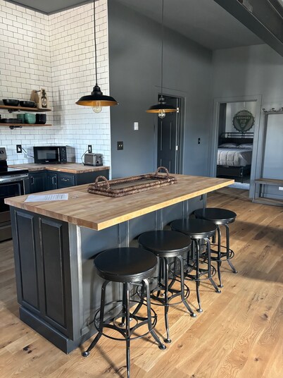 2 Bedroom Restored Historic Landmark-Old Industrial Soda Factory in Mount Carmel