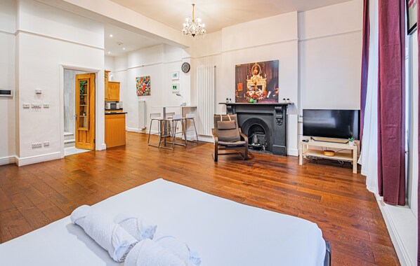 1 غرفة نوم ومكواة/لوح كي وواي فاي وملاءات أسرّة